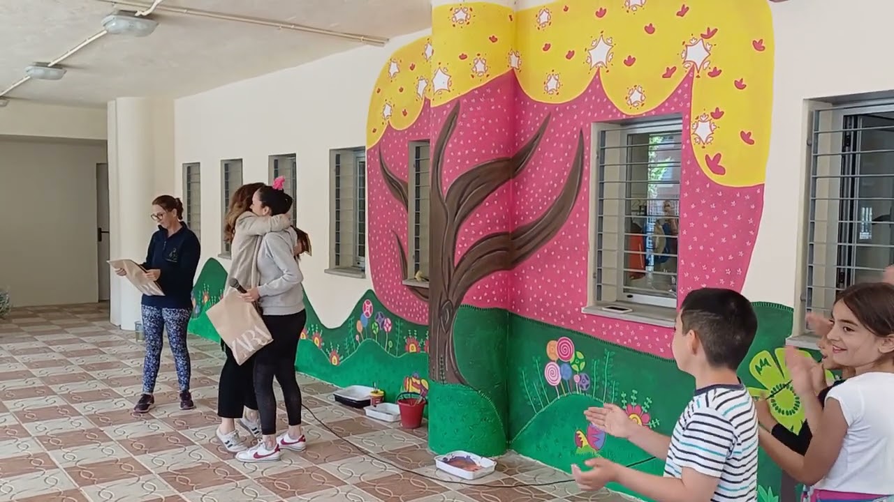 AGRADECIMIENTO A BELÉN Y A BEA POR LA PINTURA DEL MURAL
