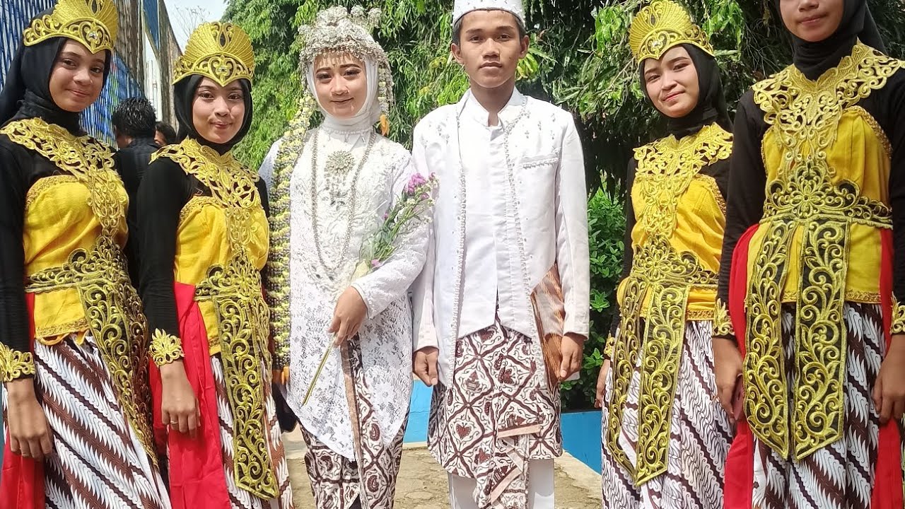 Upacara Adat Pelepasan Siswa Kelas IX SMP Negeri 1 Dayeuhluhur Tahun 2023/2024