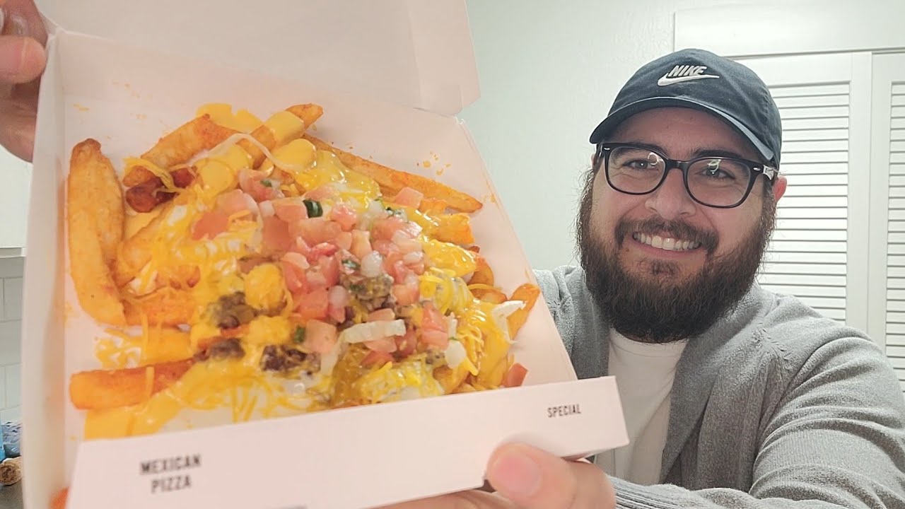 Обзор новых картофельных начос с чесночным стейком от Taco Bell.