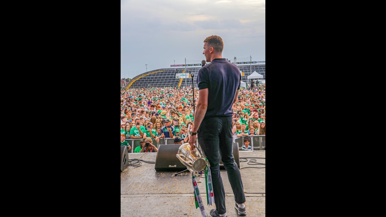 Limerick celebrate All-Ireland-Senior Hurling Champions 2022 Homecoming singing Cranberries 