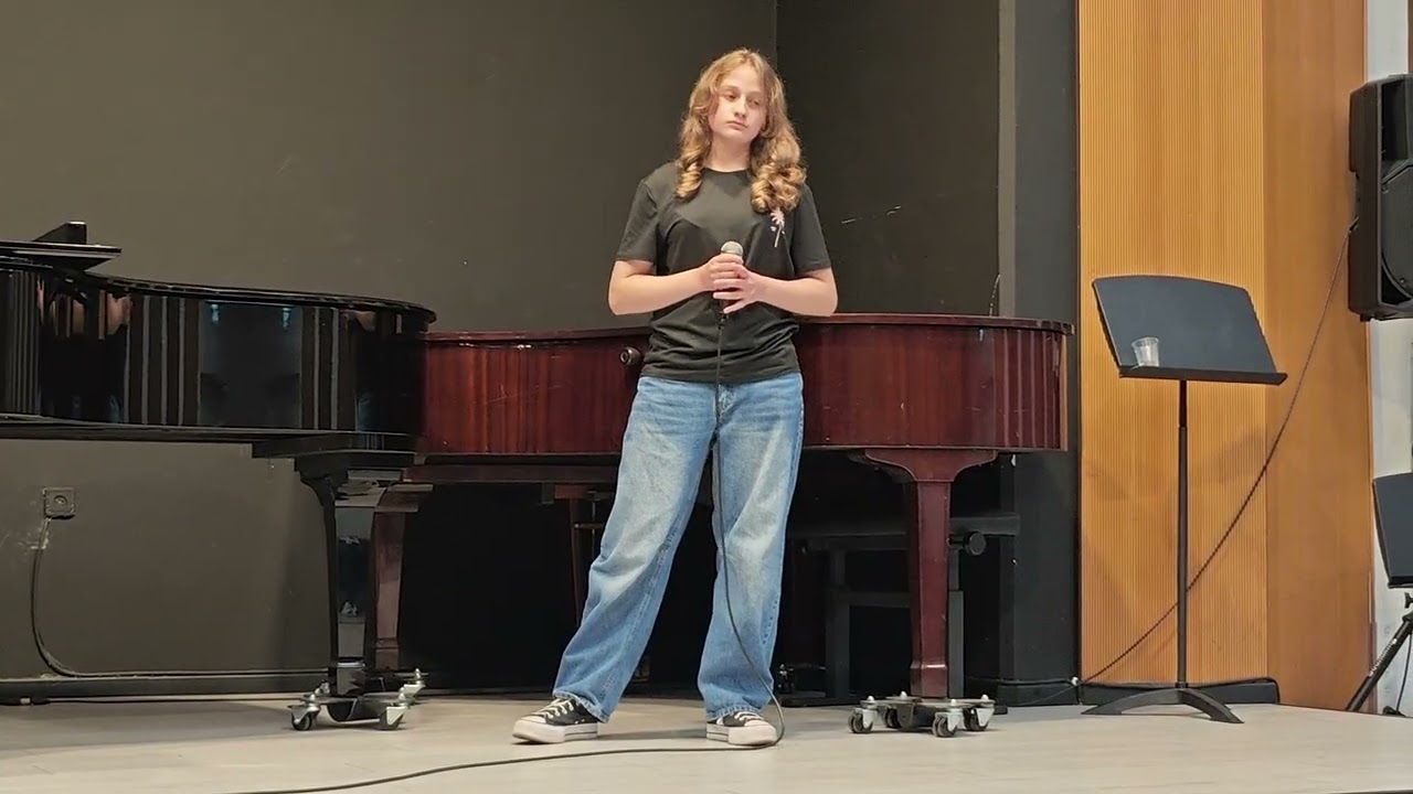 נוי ויסבאום שרה את השיר שמש של חנן בן ארי בקונסרבטוריון רמת גן 27.1.26