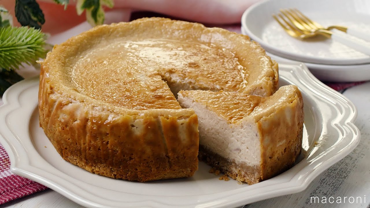 【いちごのチーズケーキ】甘くないいちごが絶品スイーツに大変身！ひと口食べればいちごの風味がフワッと広がる♪｜macaroni（マカロニ）