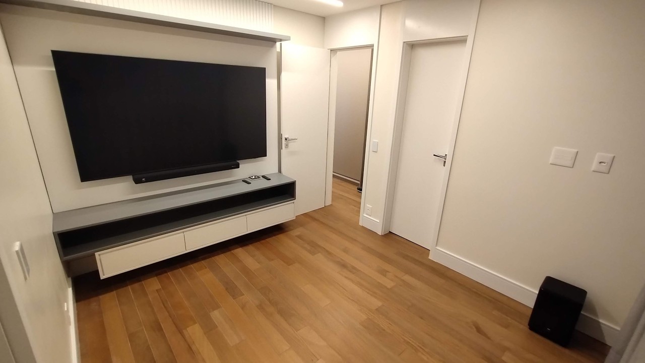 Montagem de TVs no apto novo