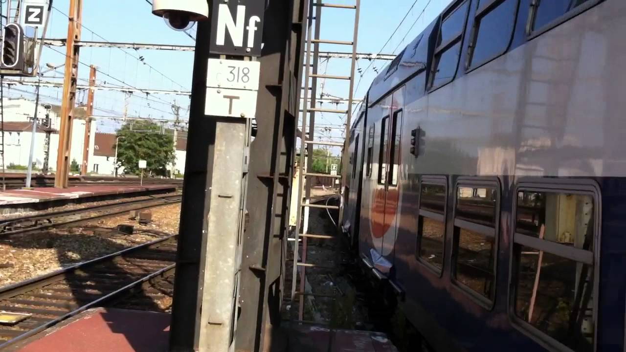 Arrivée d'une UM z20900 IDF +z20800 transilienne en gare de versailles chantiers