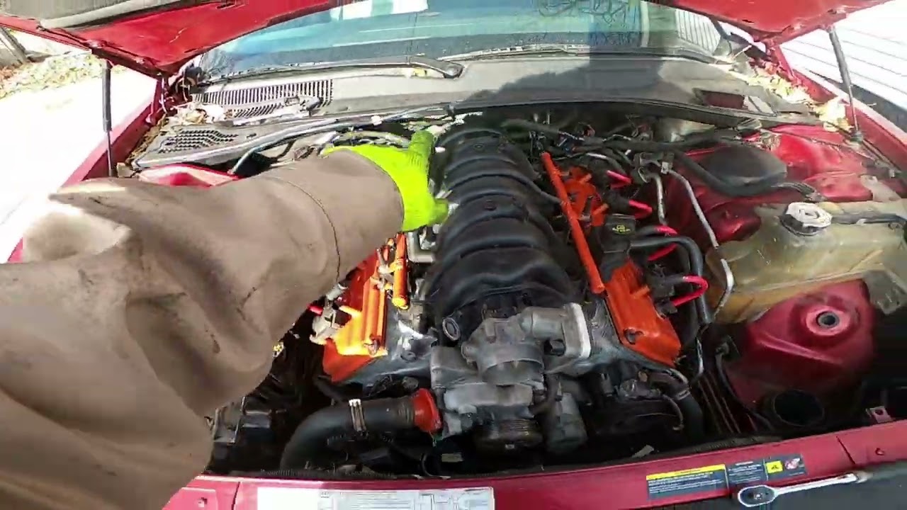 How to: Hemi Removal!! (Pulling my 6.1 Hemi out of the Magnum)