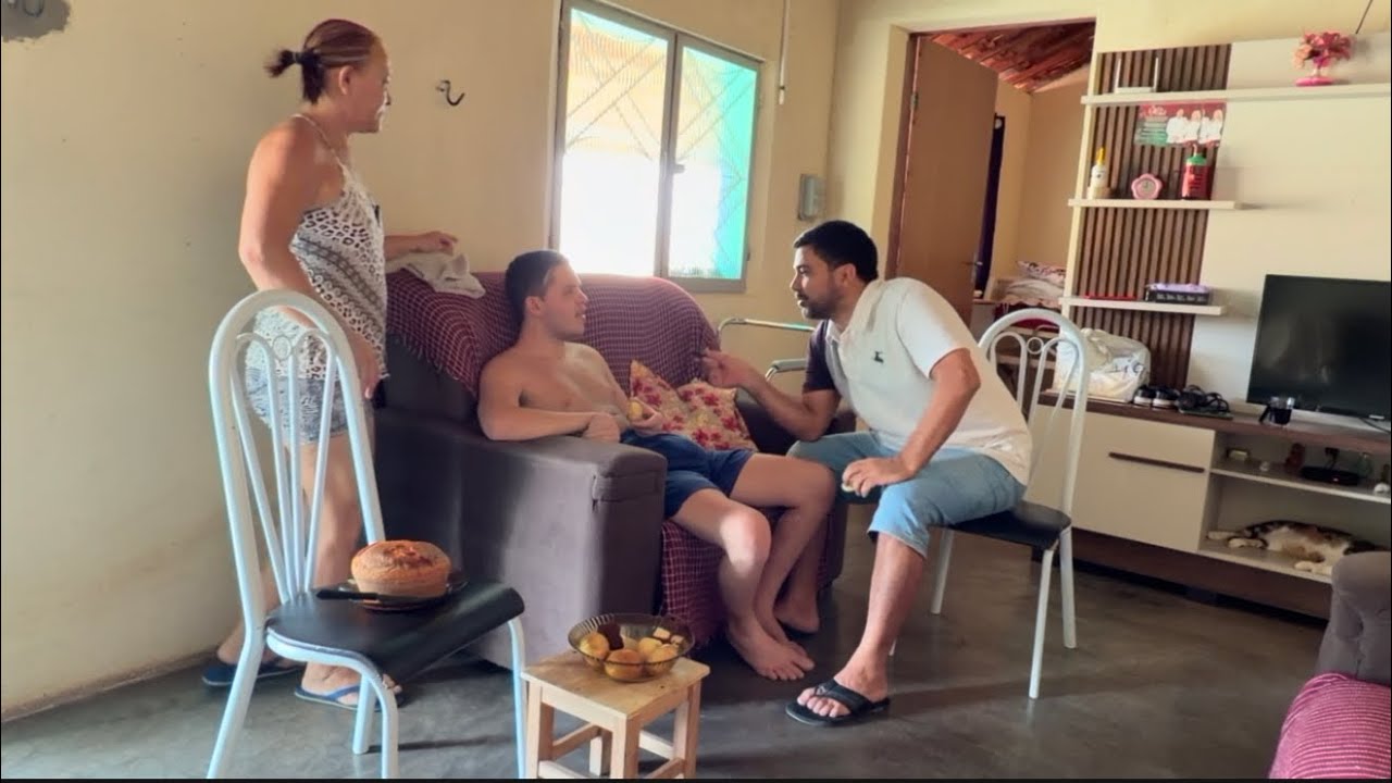 LEVEI UM CAFÉ DA MANHÃ ESPECIAL PARA ALISON