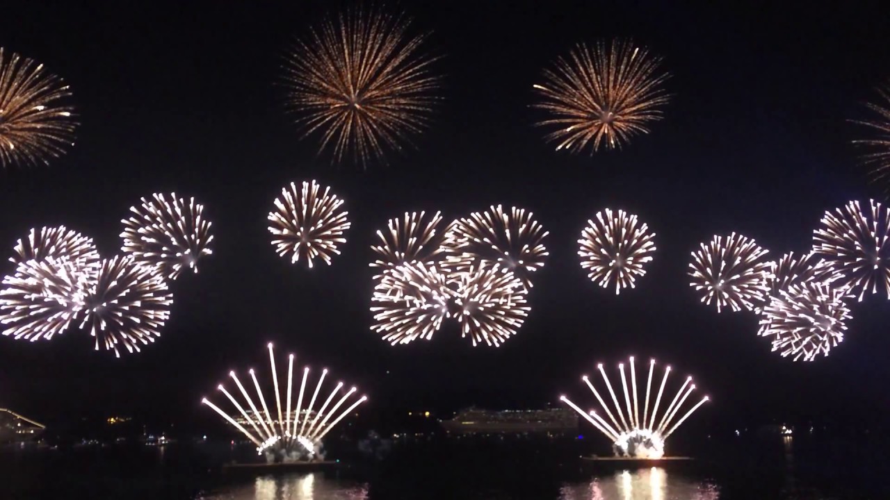 Queima de fogos em Copacabana Réveillon 2017/2018.