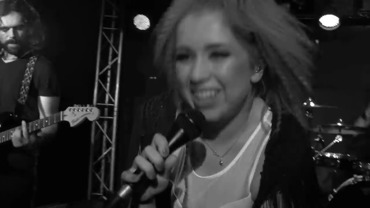 Trupa cover Life On Mars - Good feeling, Bad touch, Counting stars
