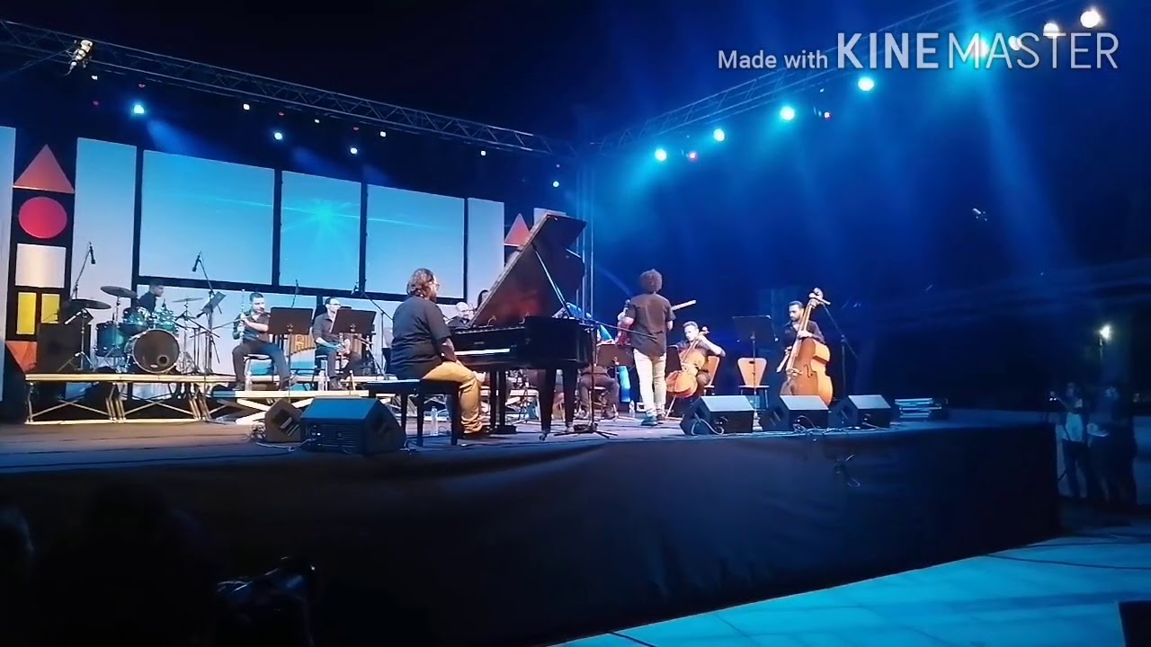 حفلة موسيقية للفريق المصري, فؤاد ومنيب, على المسرح المكشوف بمكتبة الإسكندرية