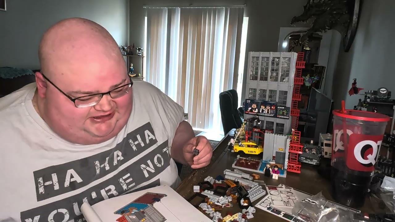 Royce Builds Lego Daily Bugle Week 4