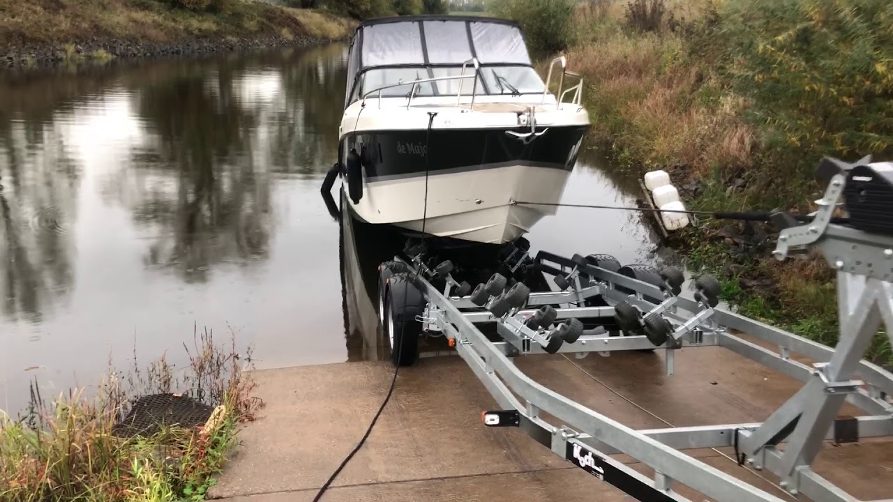 Quicksilver 805 Cruiser mit Brenderup Trailer slippen