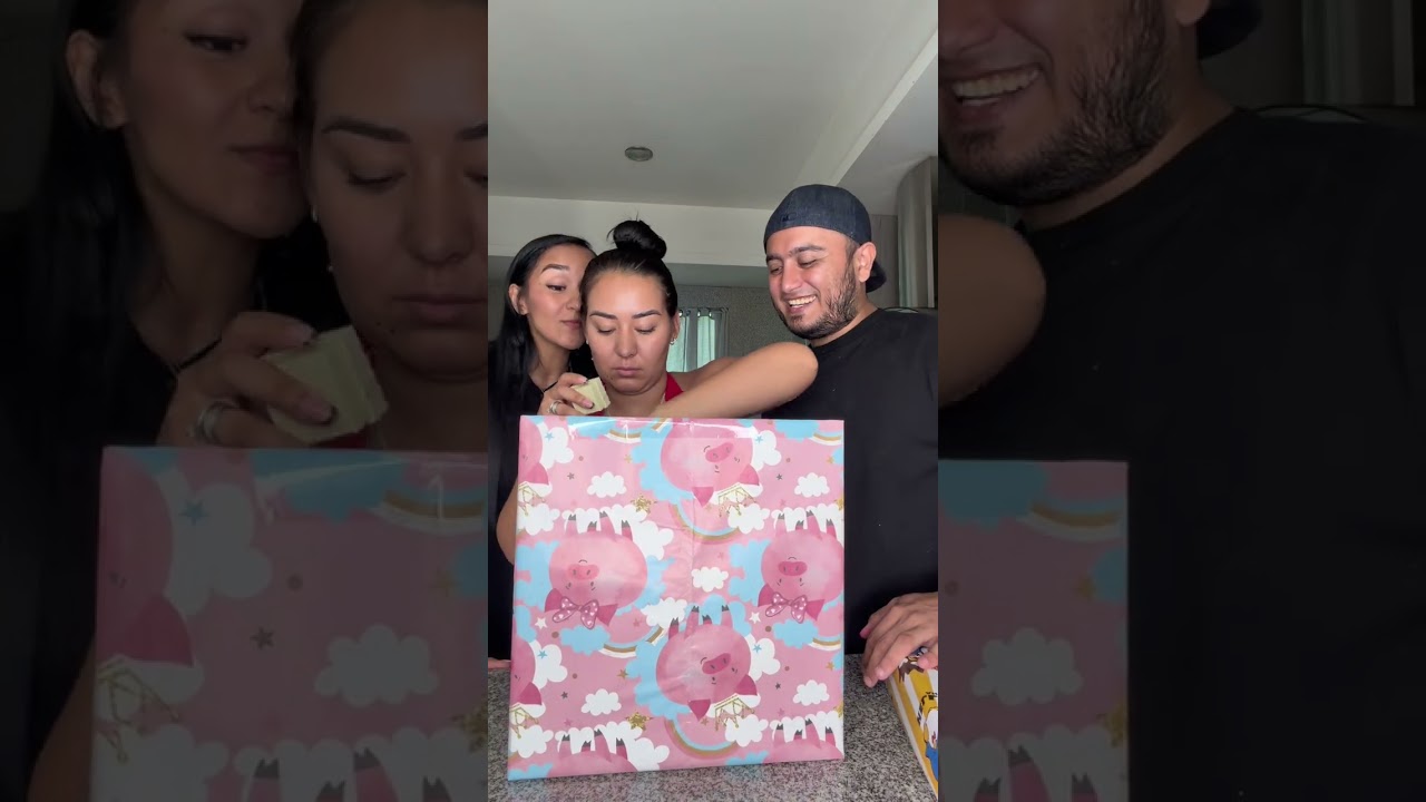 intercambio de regalos gigantes #humor #bromas #comedia #pareja #viralvideos #shortsvideos