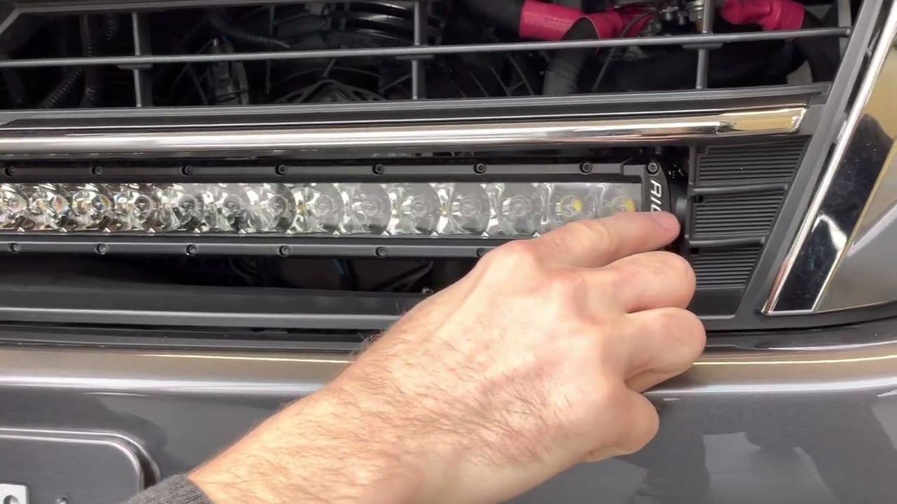 30” light bar in grille for LC200