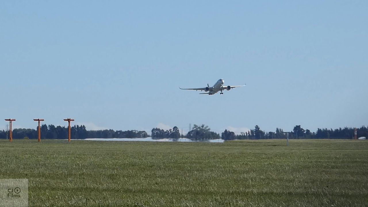 Singapore Airlines A350 Red Warning Go-Around and Arrival at Christchurch Airport 23 October 2025