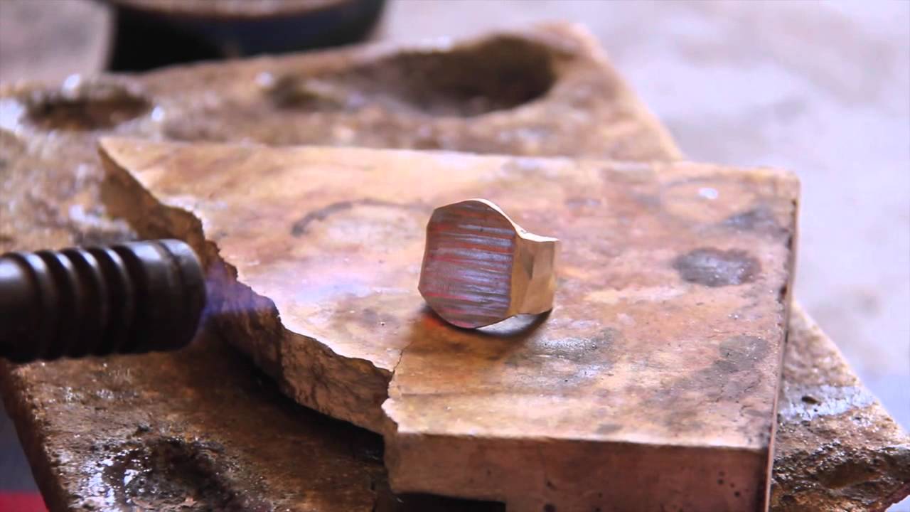 Djibrilla making a ring