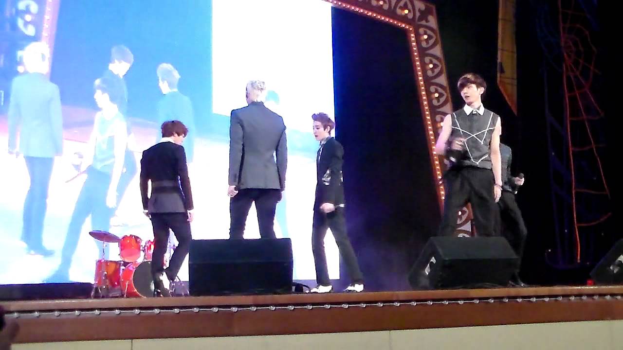 121013 U-KISS @ Lotte World - Man Man Ha Ni