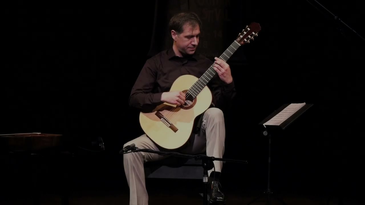 Antonis Hatzinikolaou plays J. Malats - Serenata Española