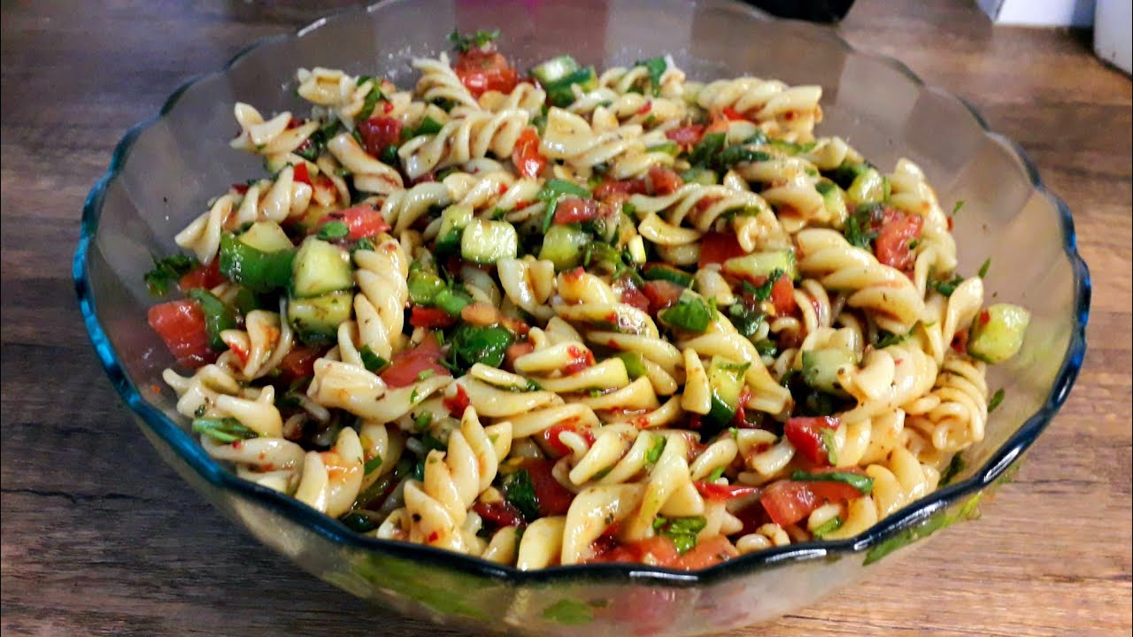 سلطة المعكرونة الباردة التركية😋 بصوص مميز و طعم لا يقوم..و مكونات لذيذة #سهل #باستا_فلورا 