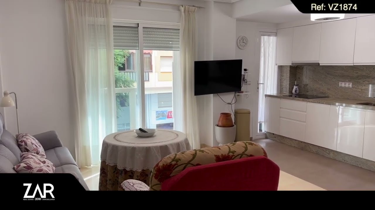 Gran Piso de 3 Dormitorios en Calle Mayor de Garrucha con Parking y Terraza