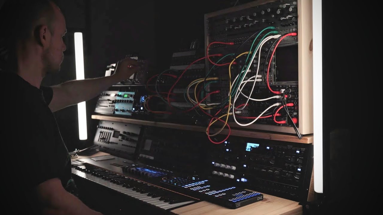 Phobos Ruins (Oxi One MkII, wavestate, Mood MkII)