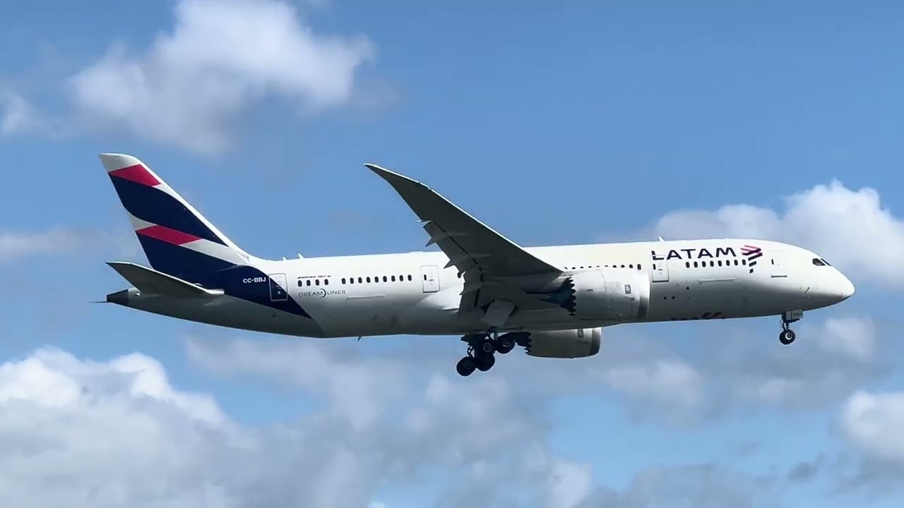 【オークランド】LATAM航空 B787-8　RWY23着陸