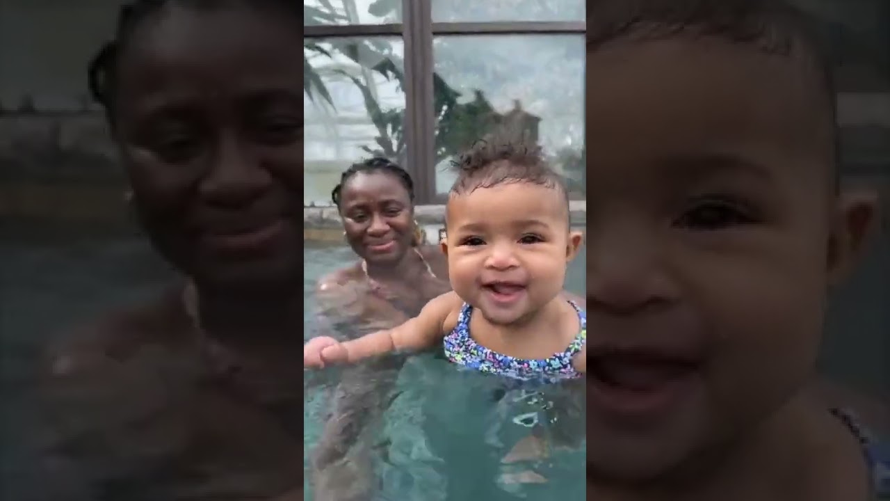 Первое плавание малышки Отем