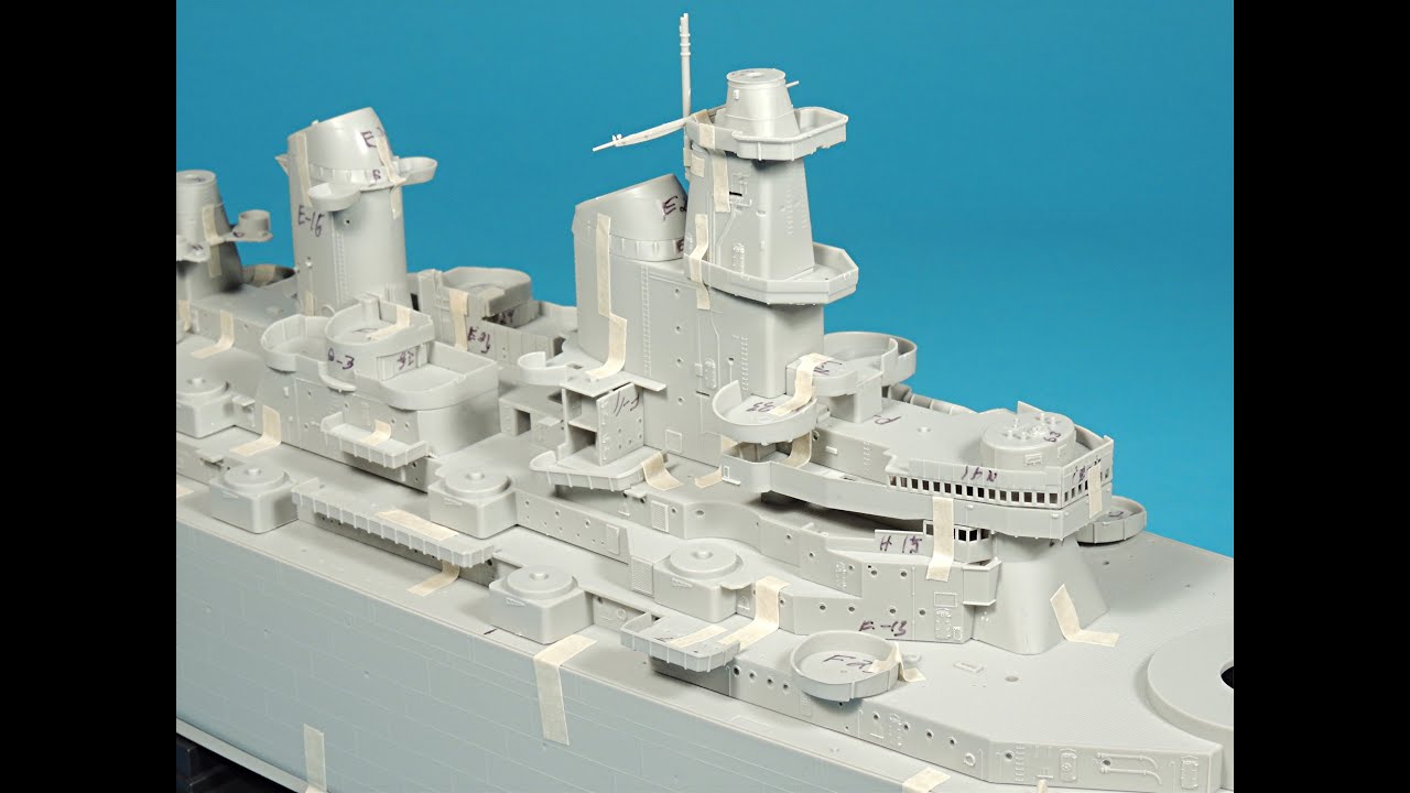 Hobby Boss 1/350 scale USS Missouri tape up review.