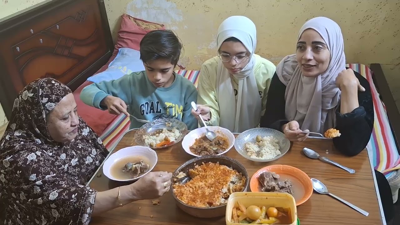فطارنا وسط الحبايب اللهم دايمها نعمه واحفظها من الزوال