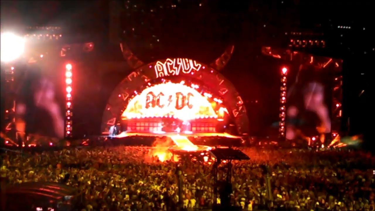 AC/DC - Highway To Hell (Live): Wrigley Field, Chicago, IL 9-15-15 Rock or Bust World Tour ACDC