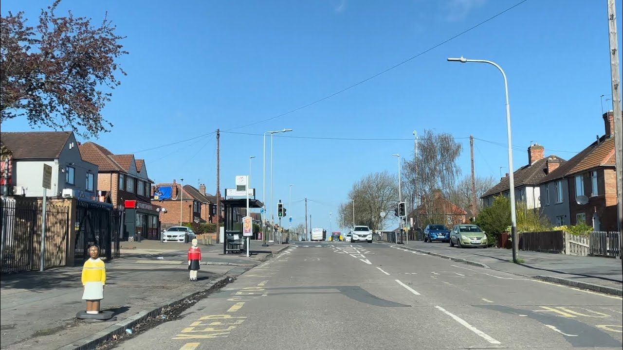 Fake children! Driving along the B5418 Wigston to Aylestone Leicester - 11/04/23 // dashcam footage