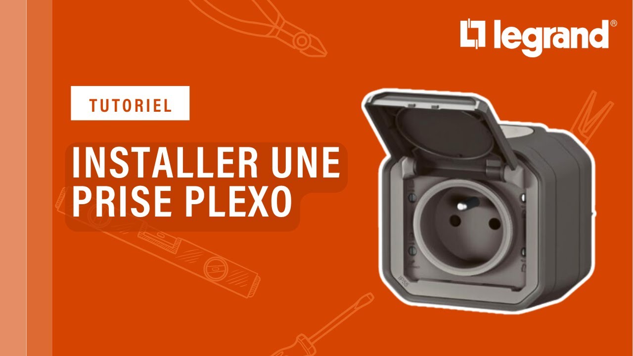 Comment installer une prise de courant étanche avec terre Plexo™ de Legrand ?