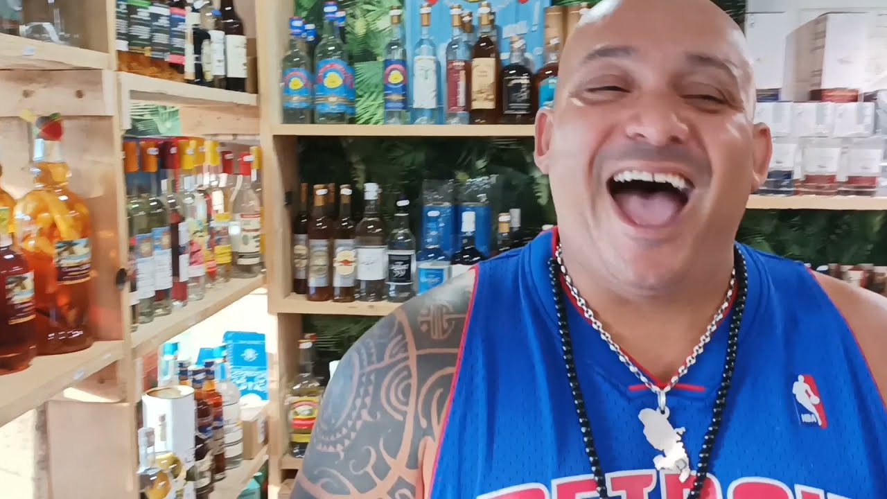 Le Comptoir du Rhum: Sandy présente les bouteilles d'exception... Cave à #Rhum d'Eysines - Bordeaux