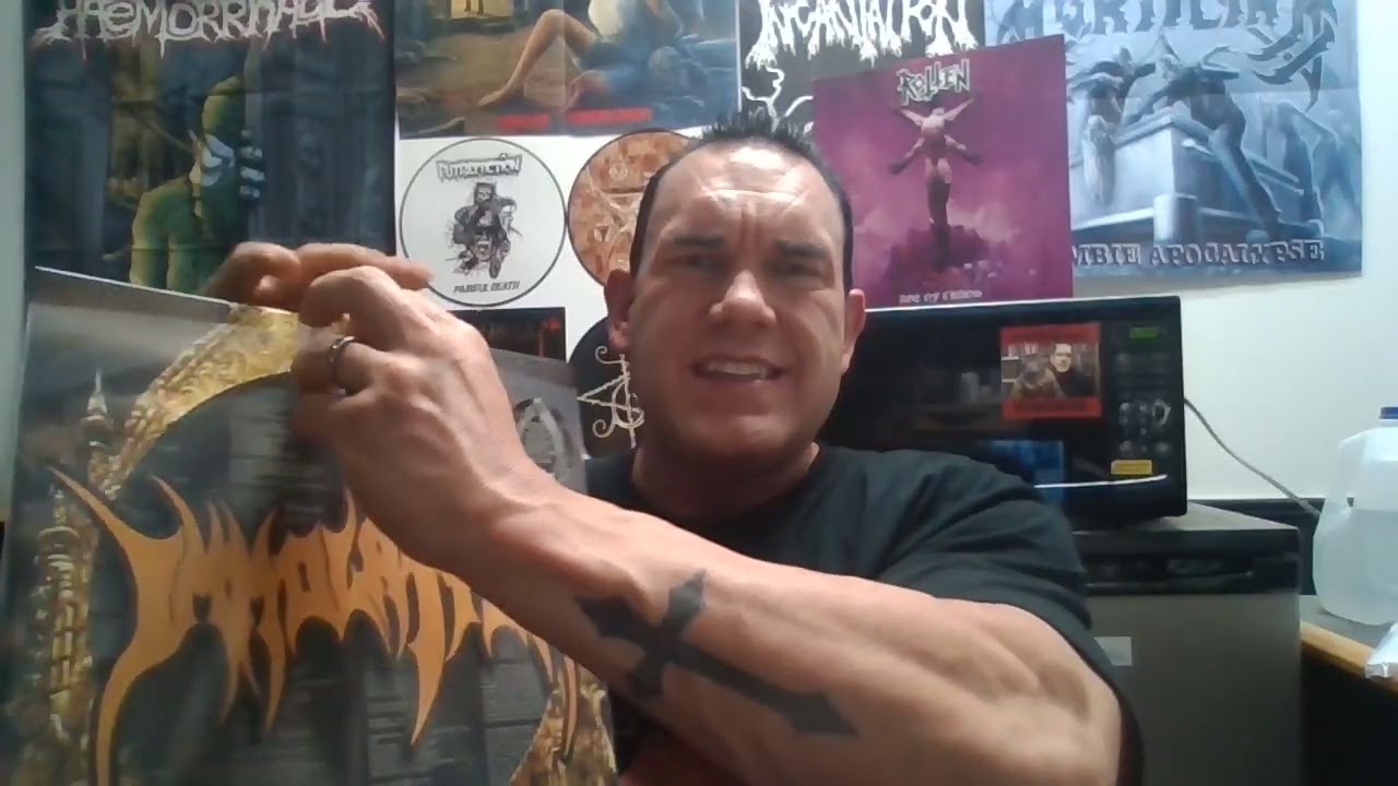 Фейковый металлист Slipknot одевается как клоуны, как серийный убийца-гомосексуал, чистая ирония.