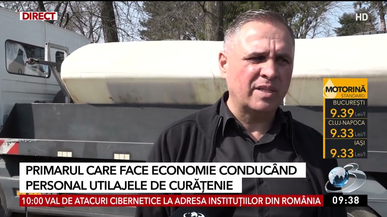 Primarul unui oraş din România face economie conducând personal utilajele de curăţenie după program