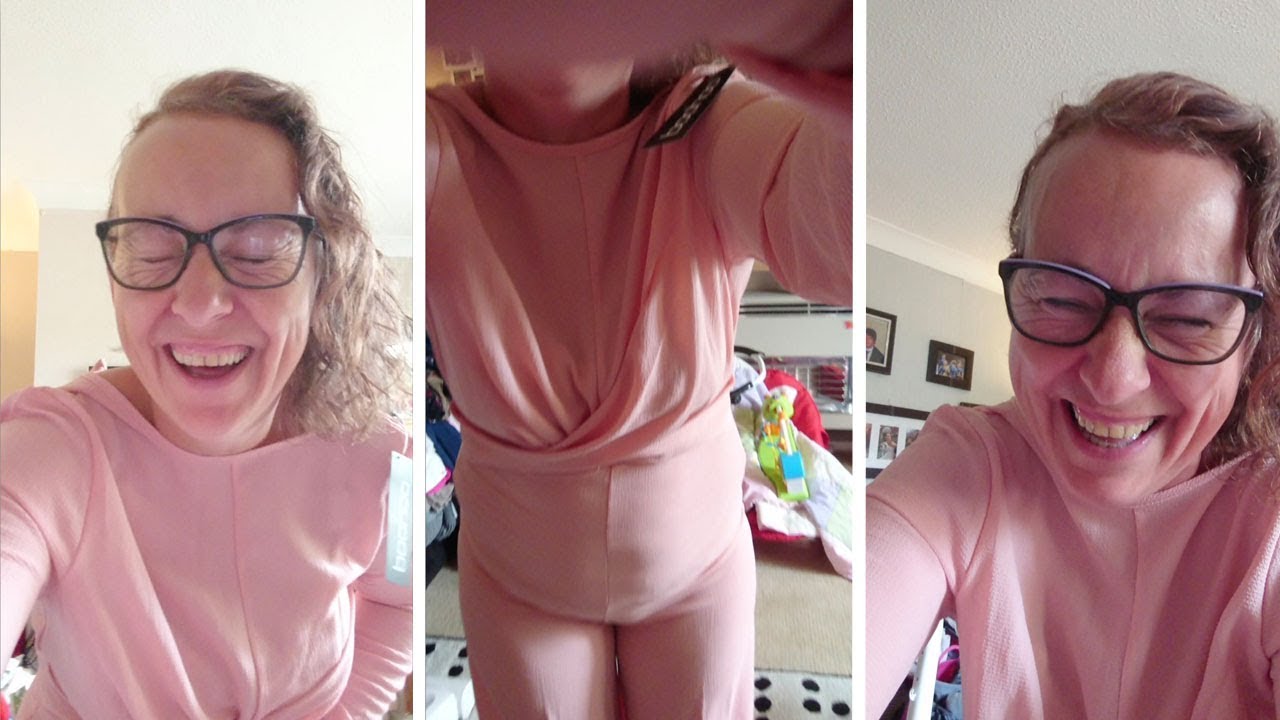 Woman's Hilarious Reaction To Outfit Fail