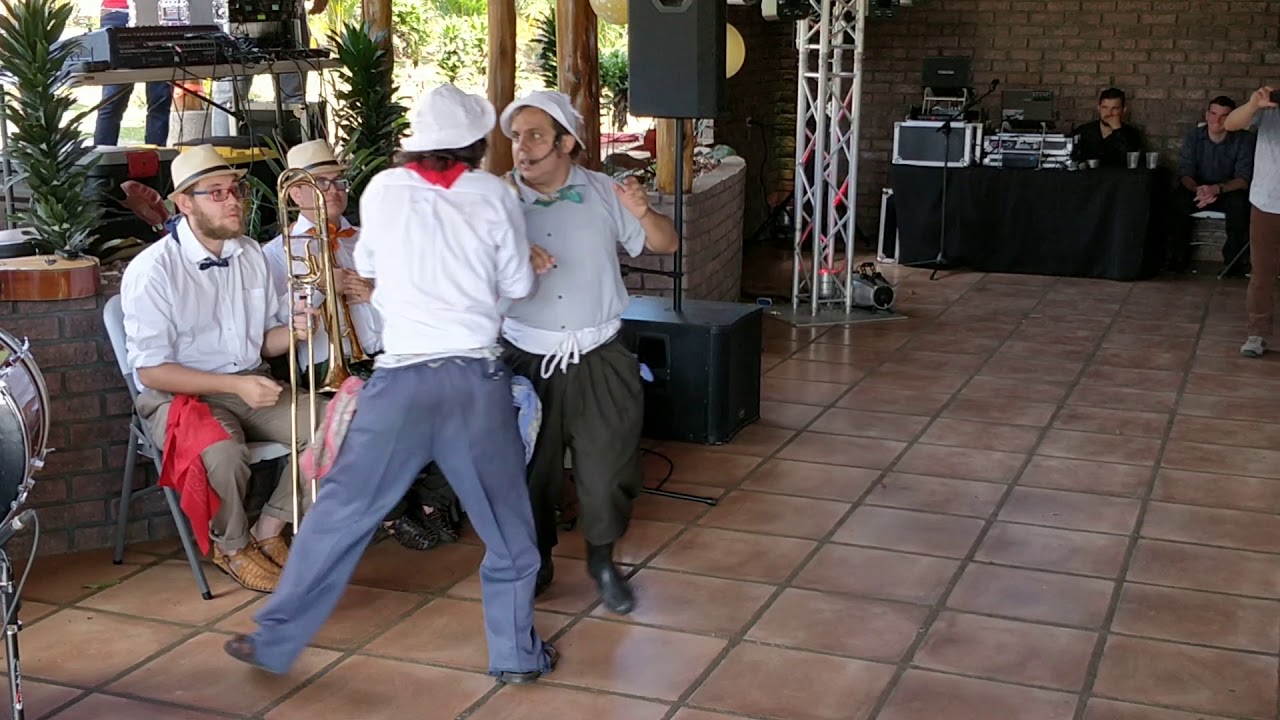 Juan Vainas y Chibolo en el 50 años de Dorita Víquez