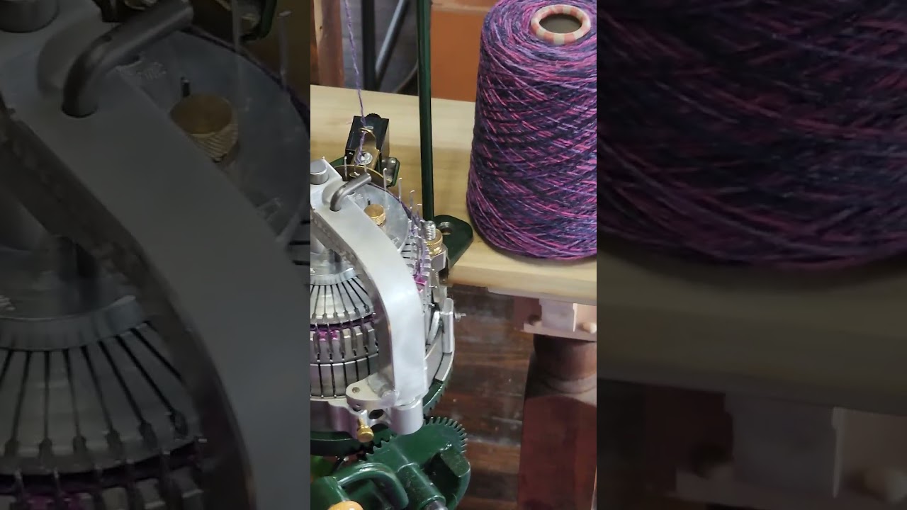 Making the pre-heel and the wrapped heel with the ribber on, #sockmachine #tutorial #knittingsocks 