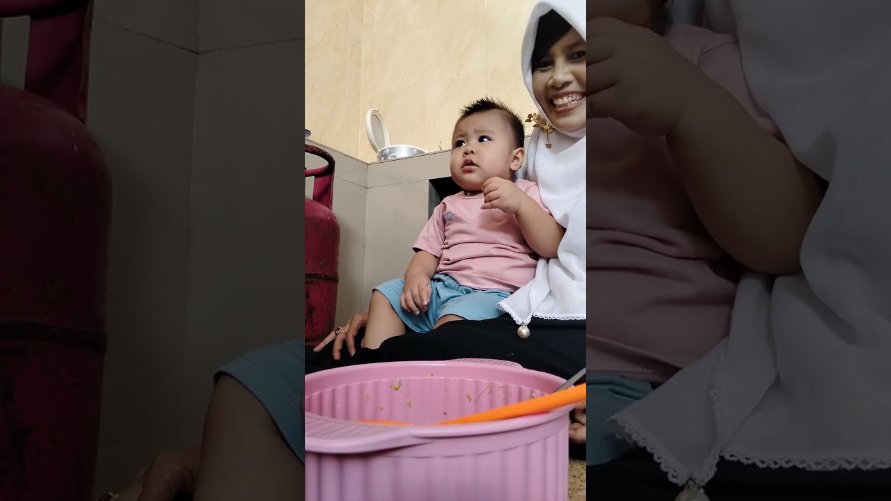 Punya mainan baru.. si embul namanya ilhan....makannya kayak mbah..mbah lucu banget
