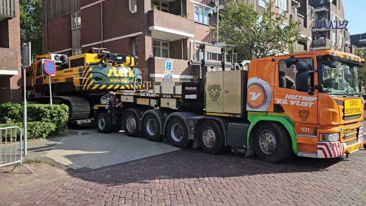 Weer  een zwaar transport, deze verlaat de bouw van de Geus in Leiden