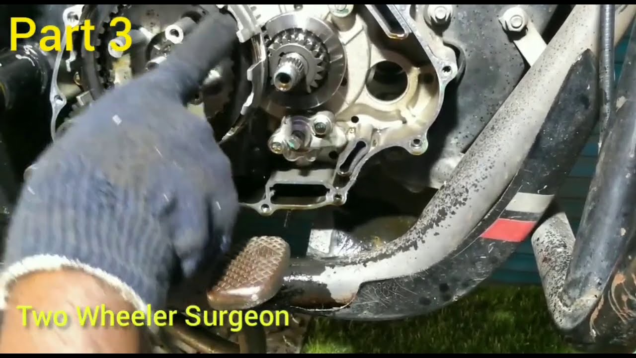 Gear stuck in Unicorn 150 and how to remove clutch