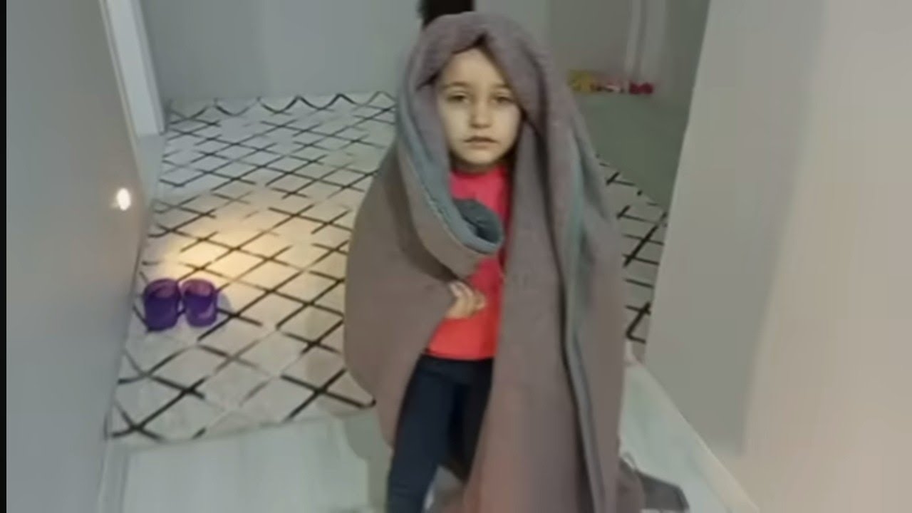 ALYA EVDE TEK BAŞINA!ACEMİ HIRSIZ EVE GİRDİ!ALYA TUZAK KURDU!HIRSIZ KİM#funny#funnyvideo#barbie#alya