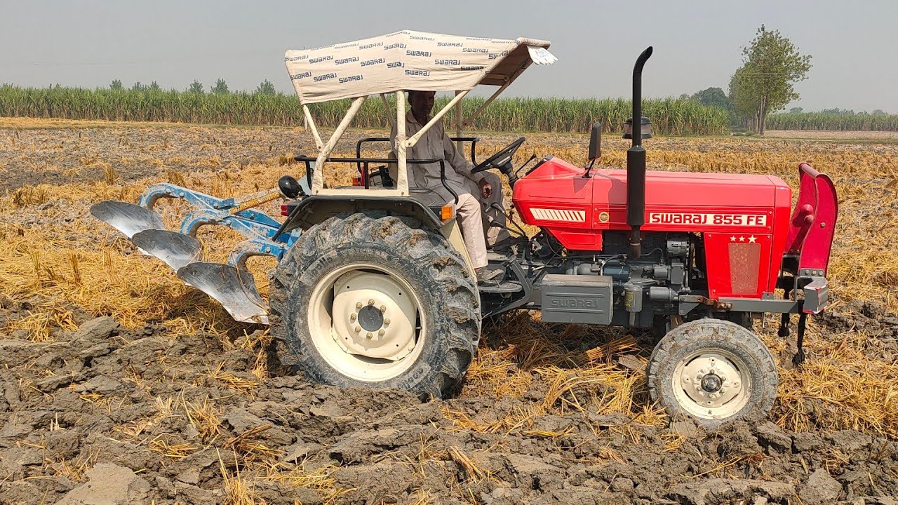 Swaraj 855 (3 Star) on 3 mb Plough, स्वराज 855 पलटे पे चलता हुआ