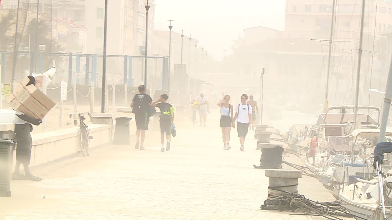Tempesta di vento sul Ferragosto in Versilia
