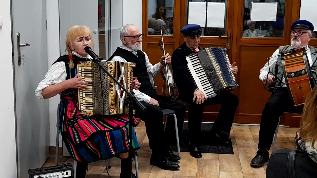 Siedziała w lesie dziewcyna- piosenka autorska .