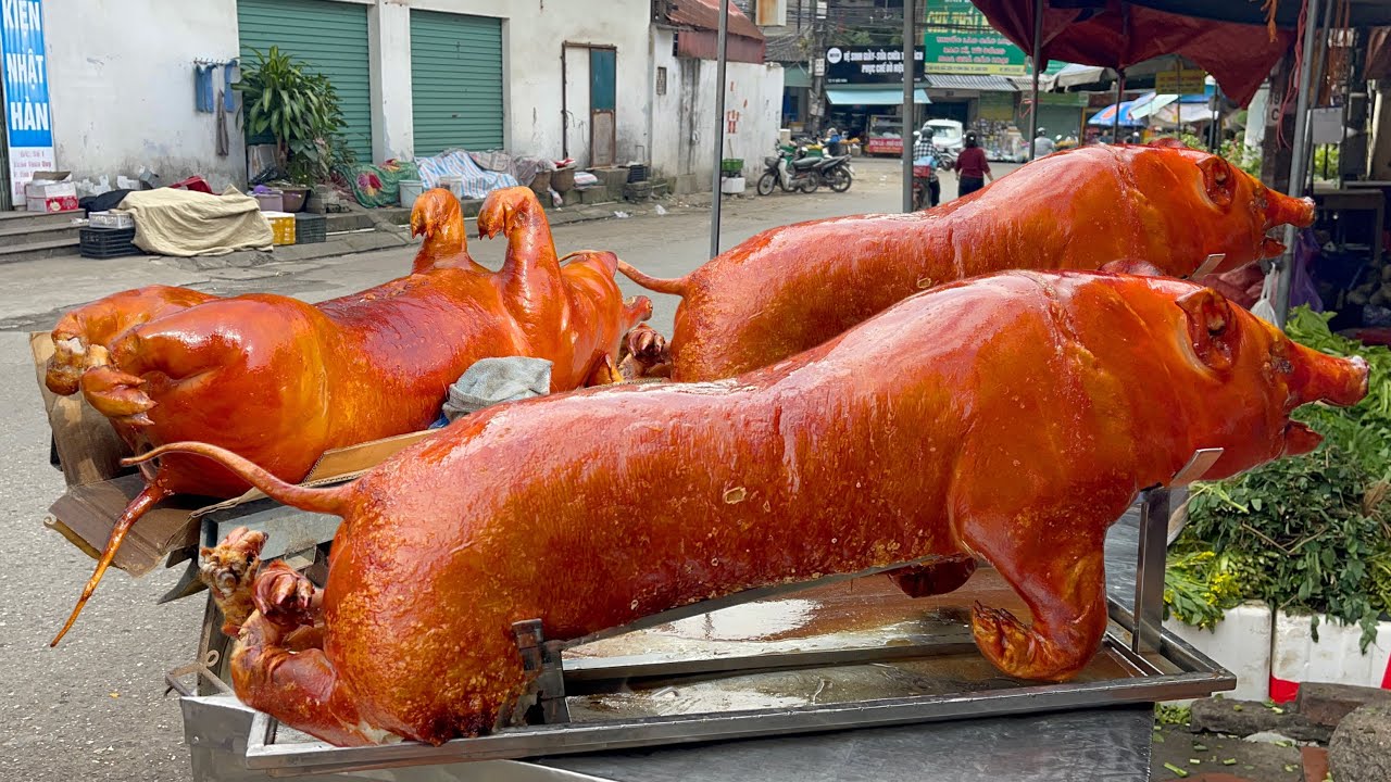 Nề phục cô gái bán heo quay có đôi tay nhanh hơn não