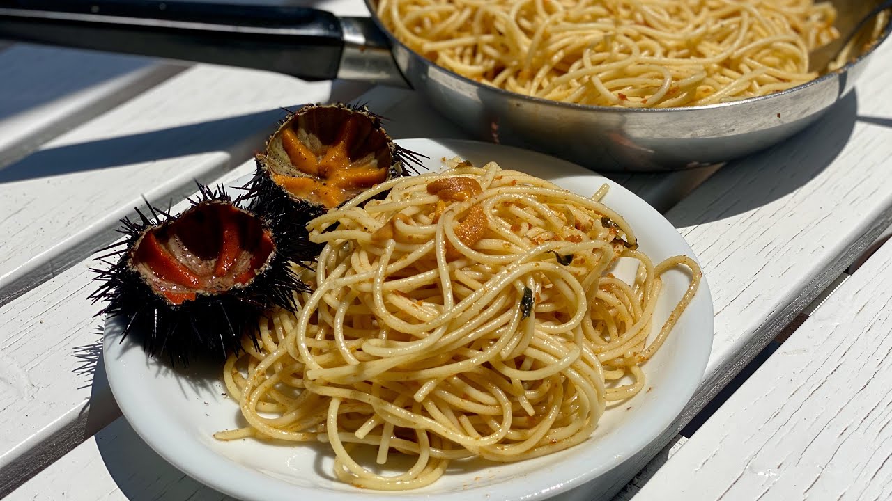 SPAGHETTI ai RICCI di MARE con Ricci VIVI freschissimi - Come Aprire i RICCI e raccogliere la polpa