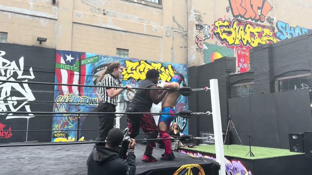 Mark Mayhem vs Tiny Giant