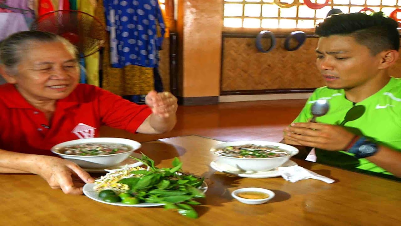 Biyahe ni Drew: Eating pho at Palawan's Vietnamese Village