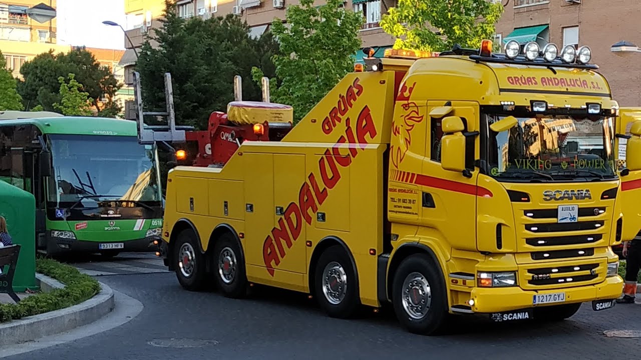 Grúa 😱😓 se lleva autobús averiado