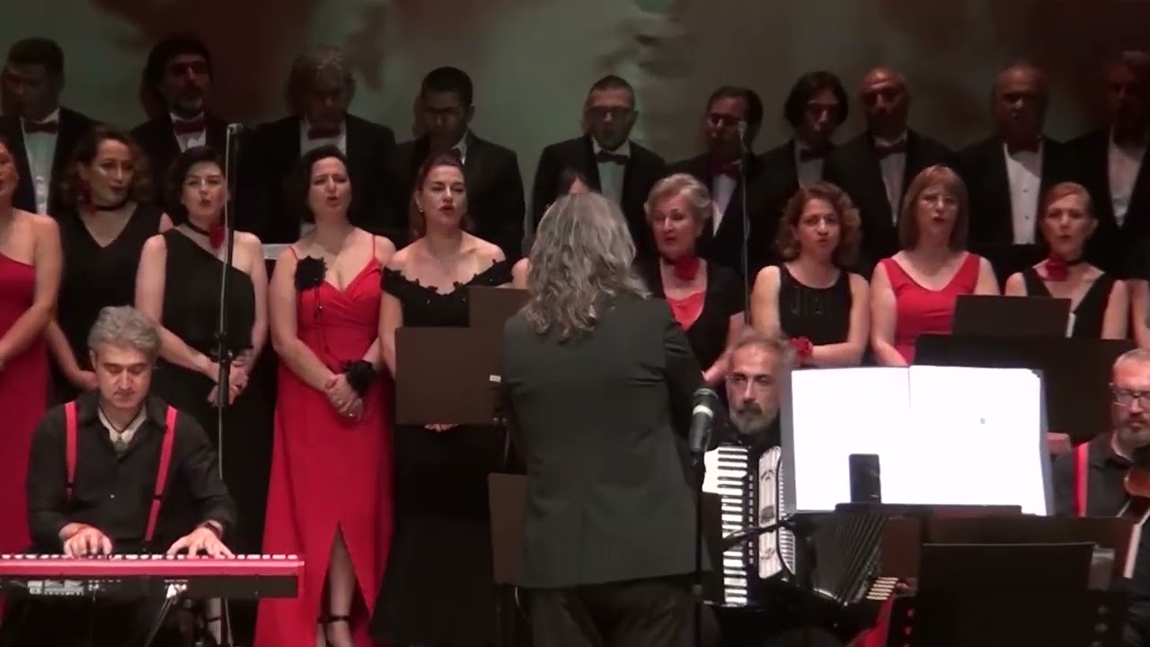 SEVDİM BİR GENÇ KADINI ( KORO )